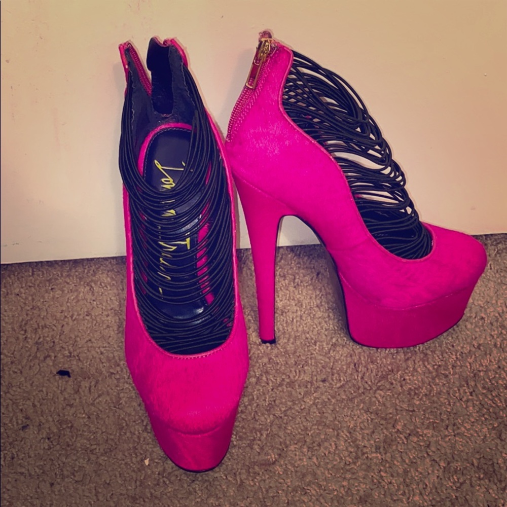 London Trash Platform Pumps